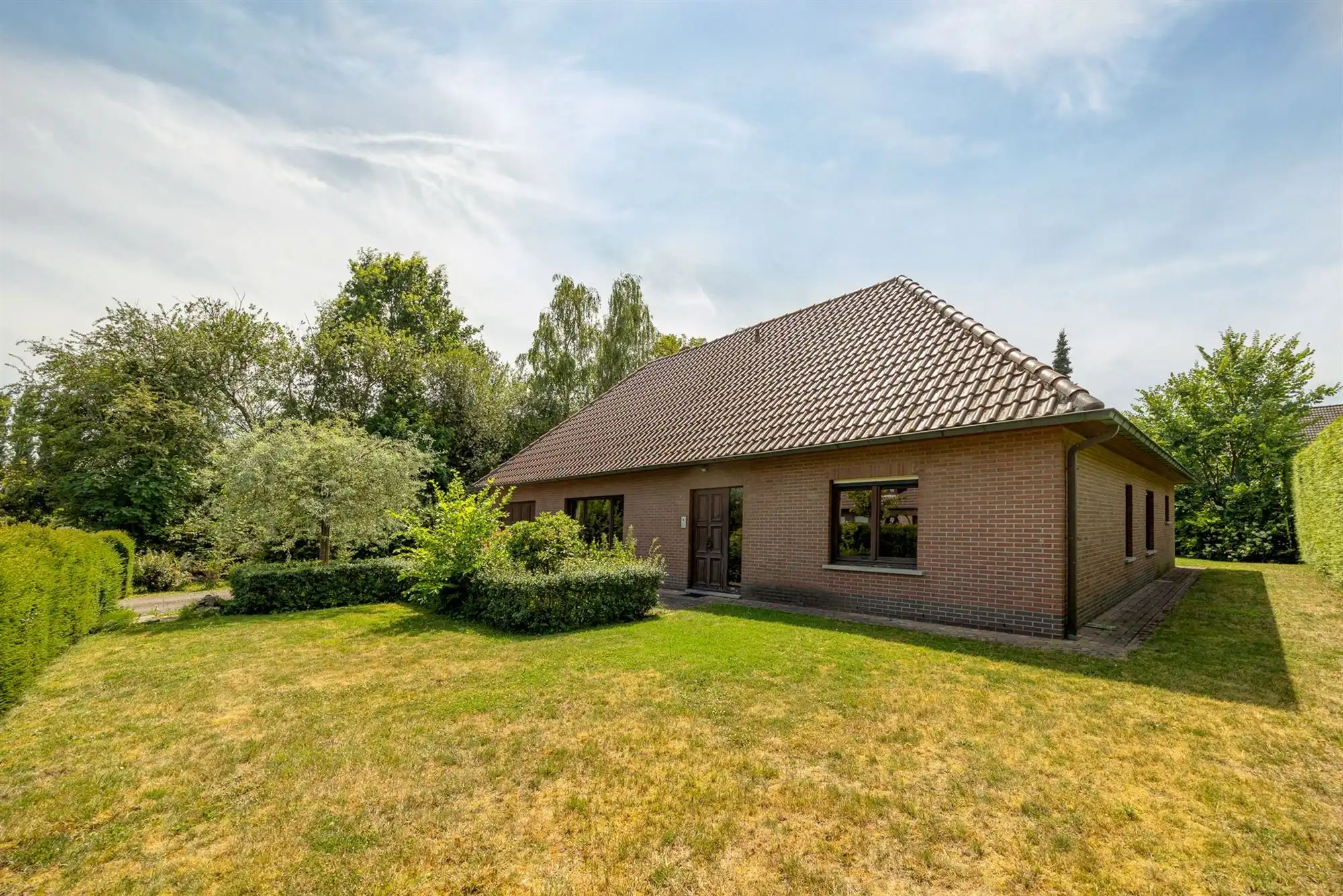 Hoofdfoto van de publicatie: Unieke open bebouwing op prachtig perceel in Lint