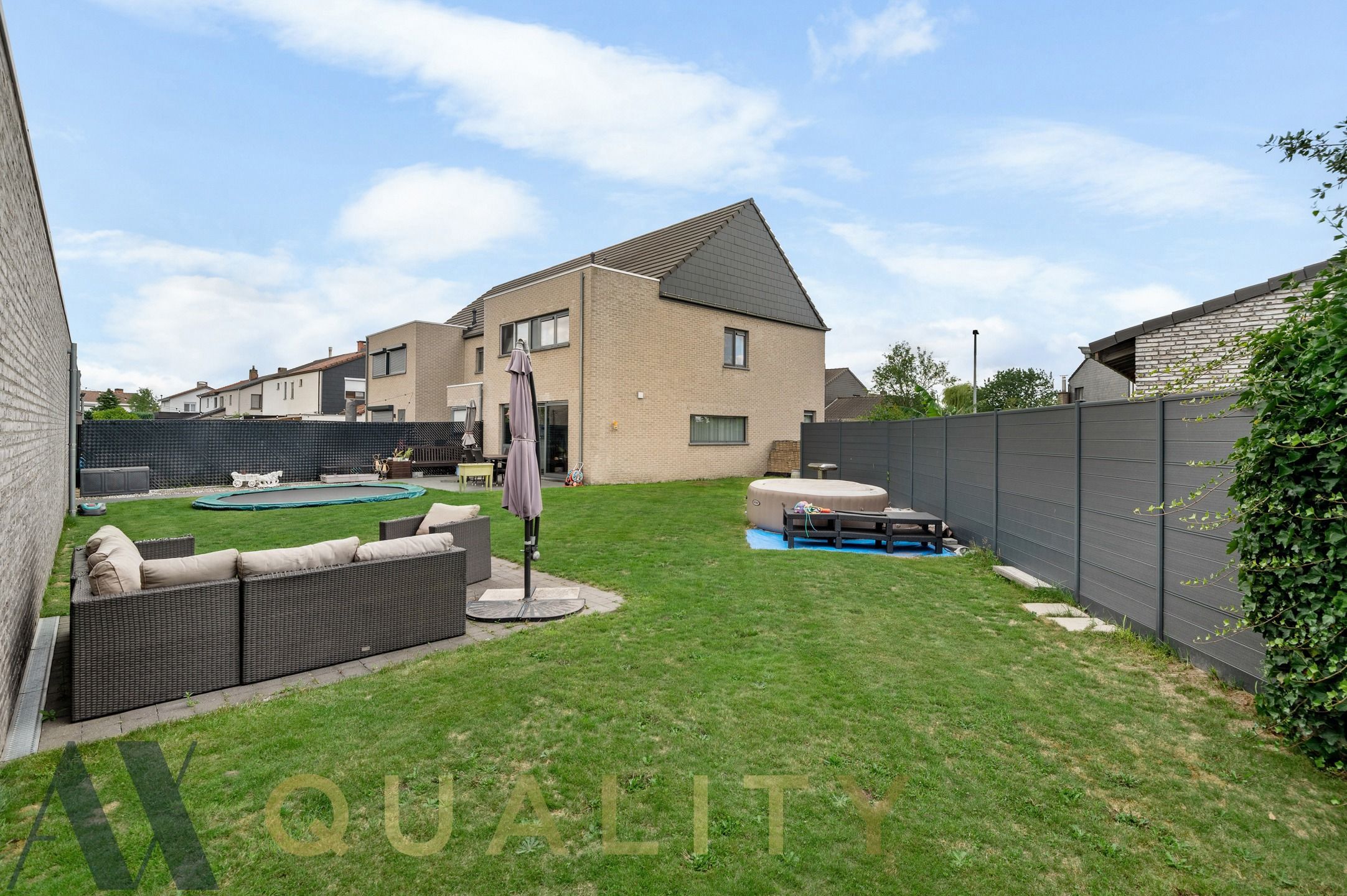 Instapklare recent energiezuinige (energielabel A) Half-open woning met  3 slpk. tuin en dubbele garage foto 15