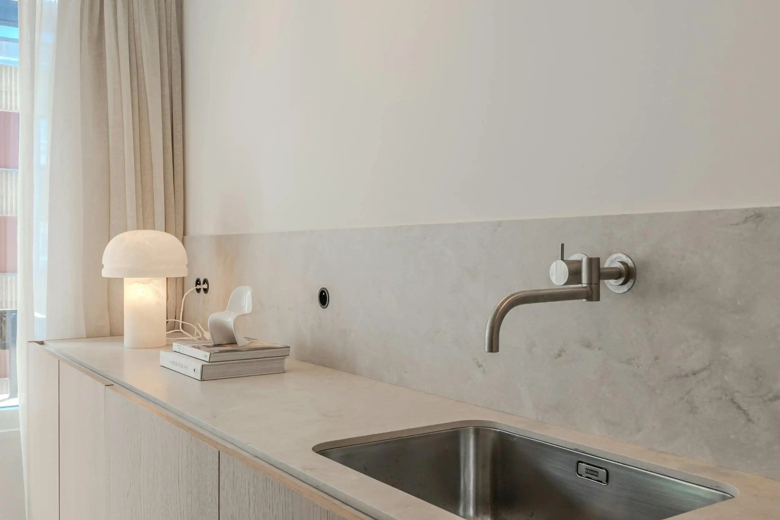 Luxueus gerenoveerd 2-slaapkamerappartement te Oostende foto 6