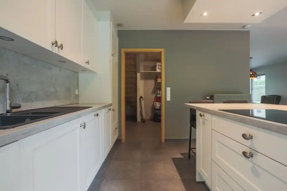 Halfopen recente woning in rustige woonwijk foto 7