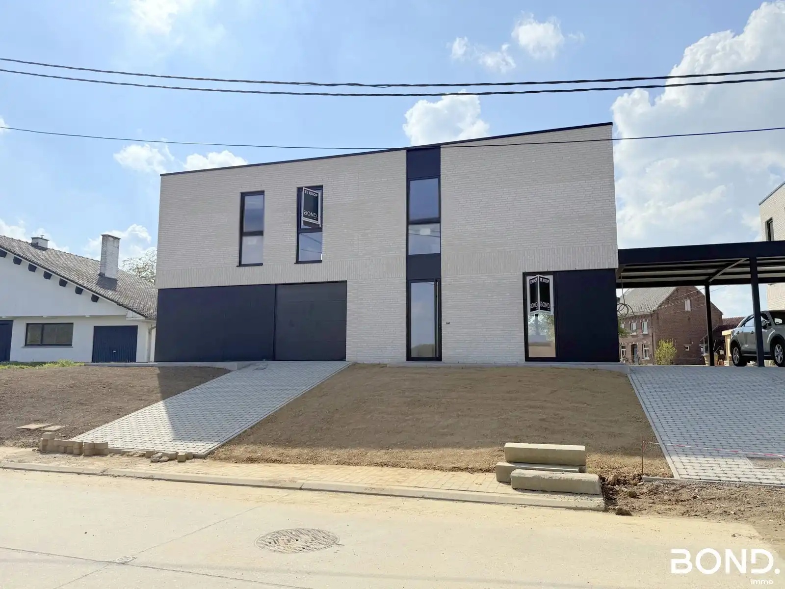 Instapklare nieuwbouwwoning op gunstige locatie!  foto {{pictureIndex}}