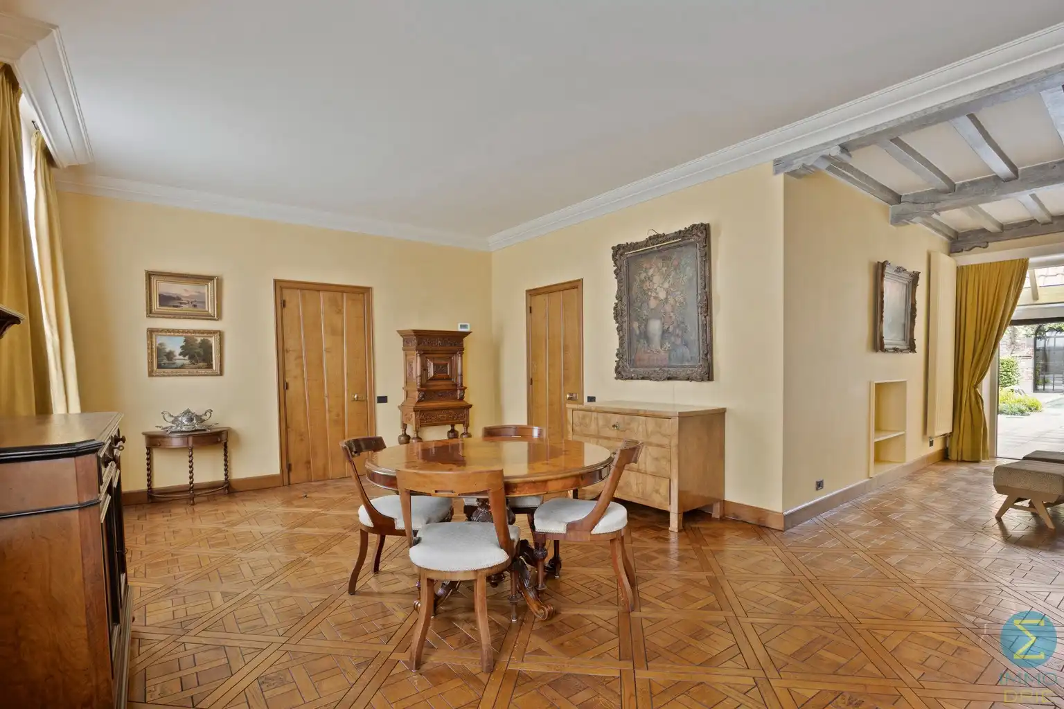 Karaktervolle herenwoning met zwembad en grote garage foto 6