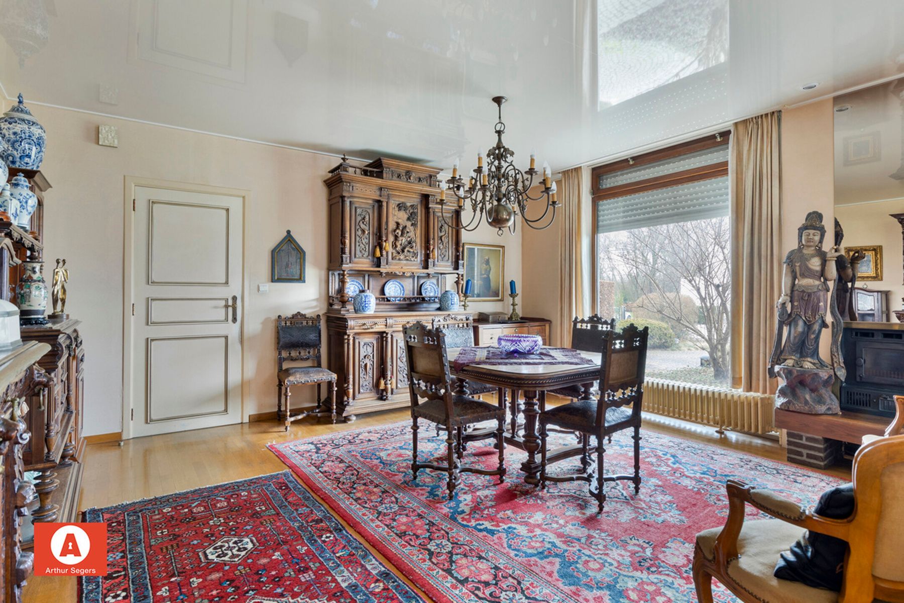 Ruime open bungalow-villa vol potentieel op toplocatie foto 6