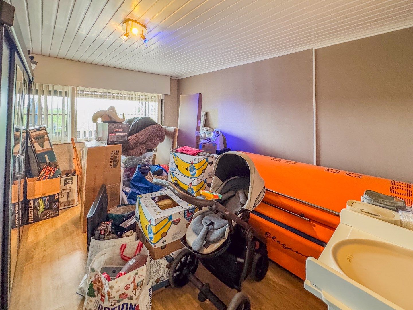 Verrassend ruime woning met 3 slaapkamers, tuin en garage. foto 11