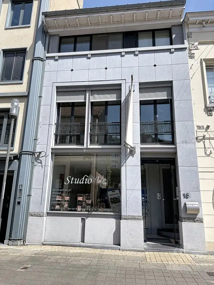Ruim triplex-appartement met terras en afzonderlijk handelspand in hartje Hasselt foto 2