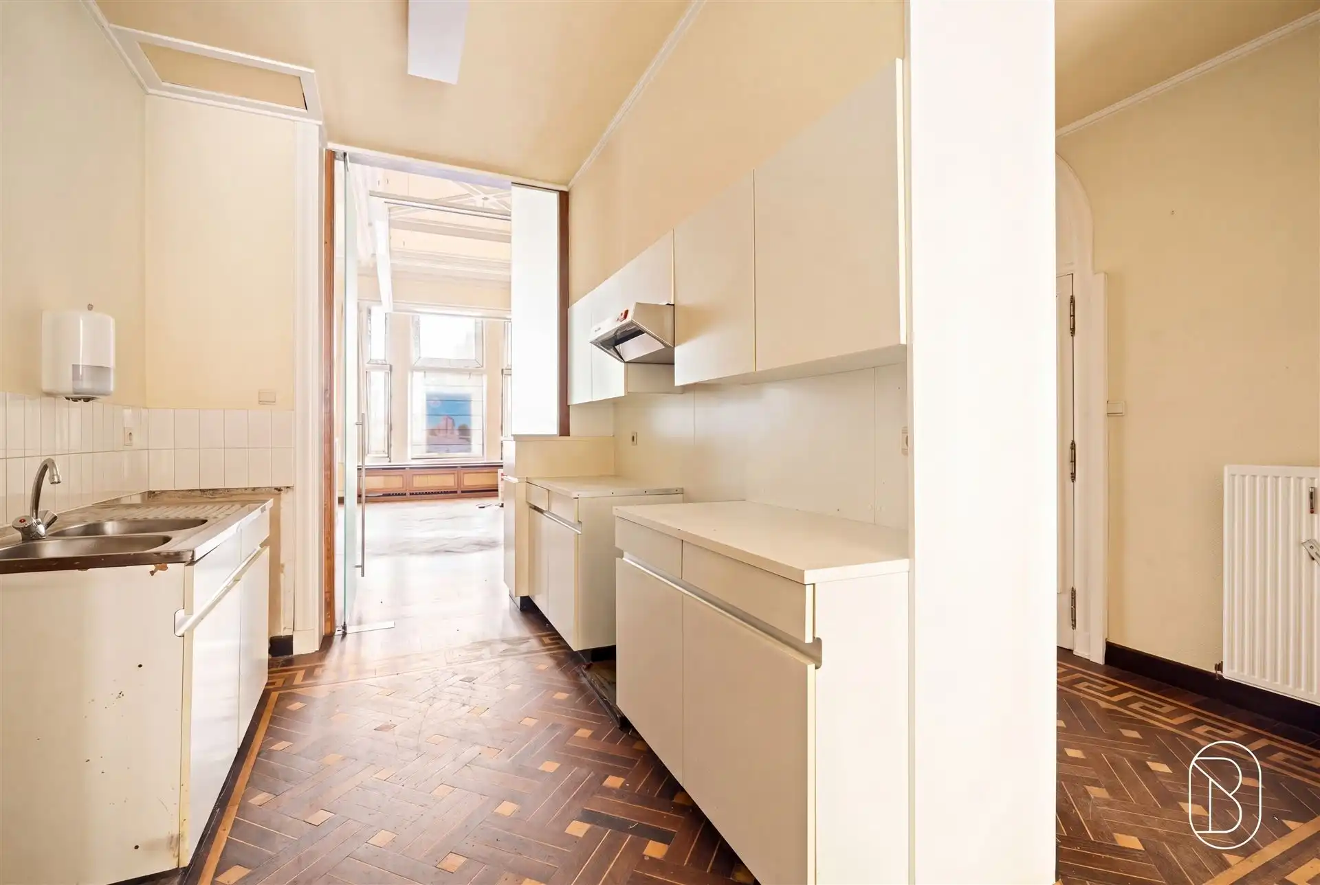 Authentieke herenwoning (6 appartementen, kantoor, parking) foto 9