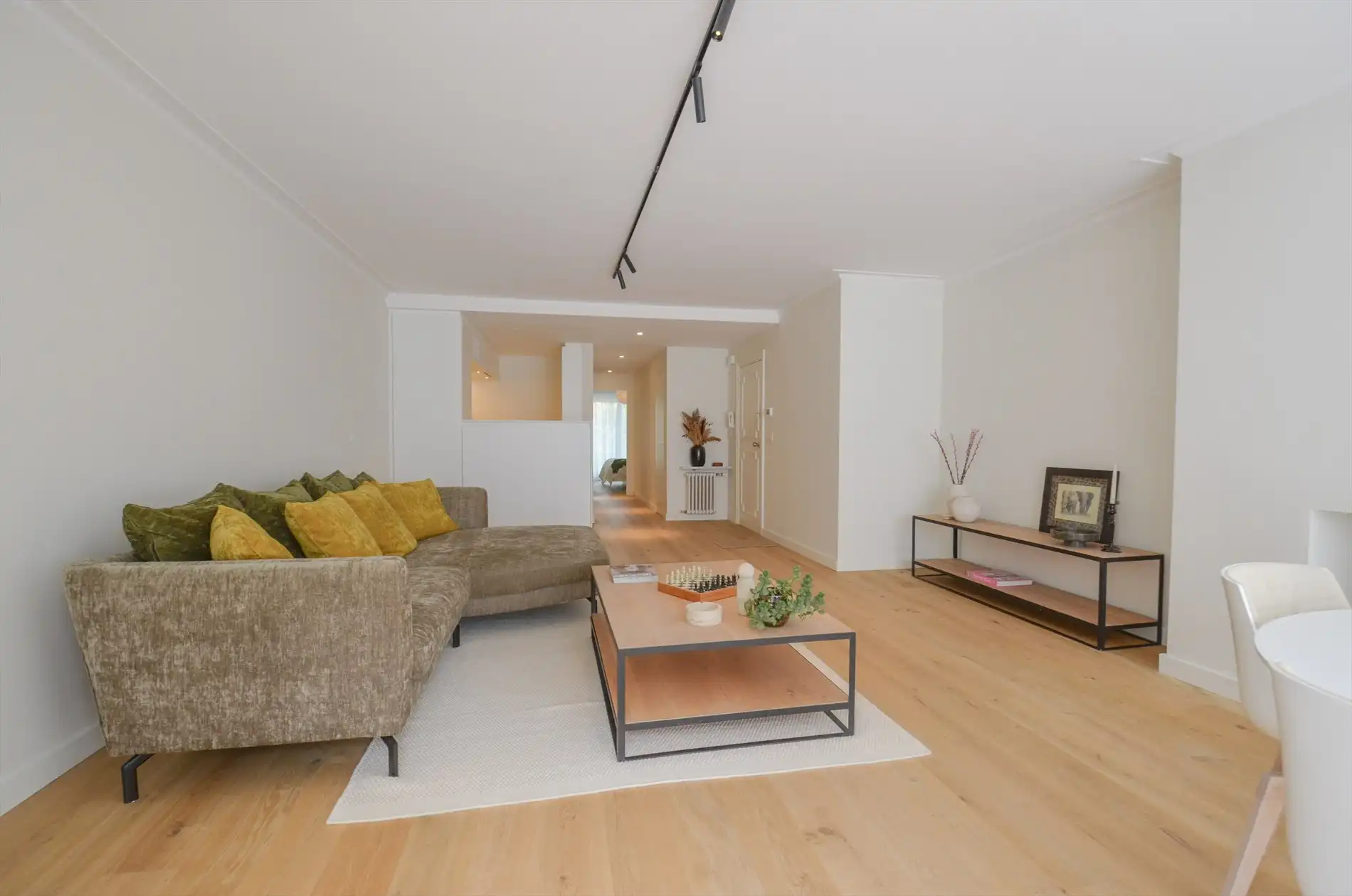 Stijlvol en volledig gerenoveerd appartement op wandelafstand van zee en het commerciële centrum. foto 6