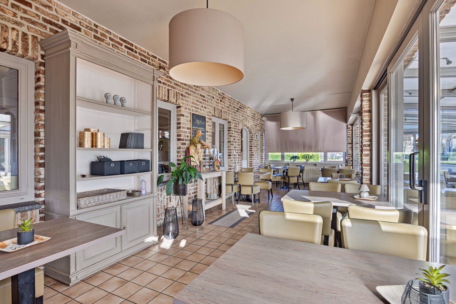 Bedrijfspand met woonst op perceel met commerciële mogelijkheden (ca. 38a) foto 19