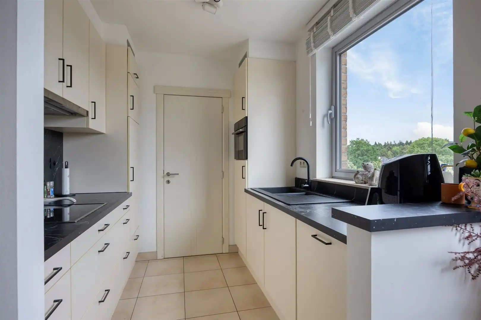TE KOOP: Instapklaar duplexappartement met 3 slaapkamers en prachtig terras in hartje Zolder! foto 10