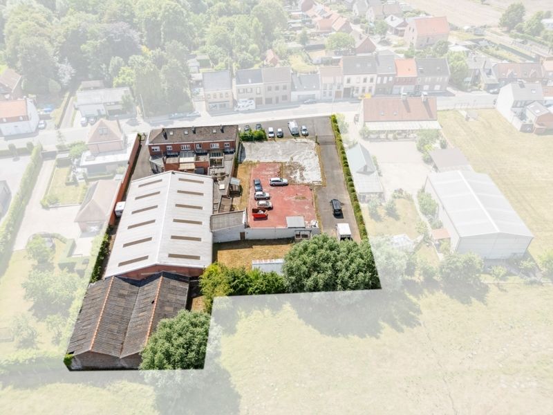 Hooglede-centrum. Prachtig gelegen projectgrond op 2de linie van +/- 2120m2. Ideaal voor de realisatie van stapelwoningen of andere vastgoedontwikkelingen. Aparte in/uitrit. foto 6