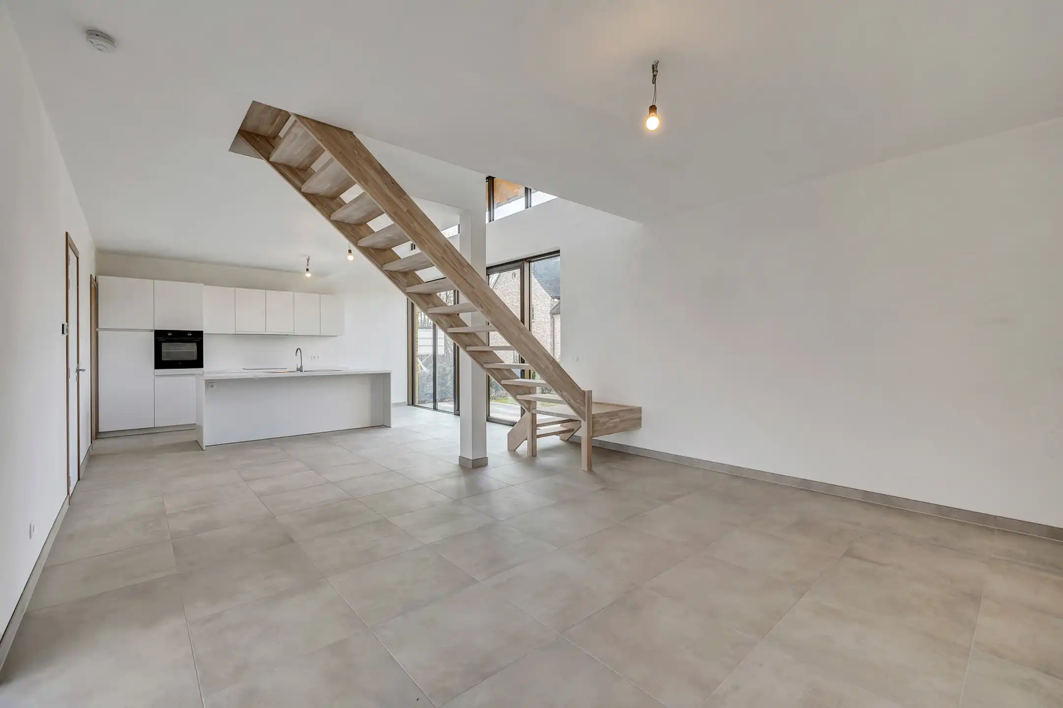 Prachtige nieuwbouwwoning in uniek woonerf foto 8