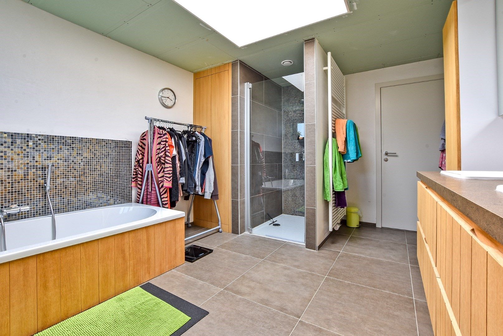 Stijlvol gerenoveerde woning met 4/5 slaapkamers en 2 garages te Diksmuide! foto 18
