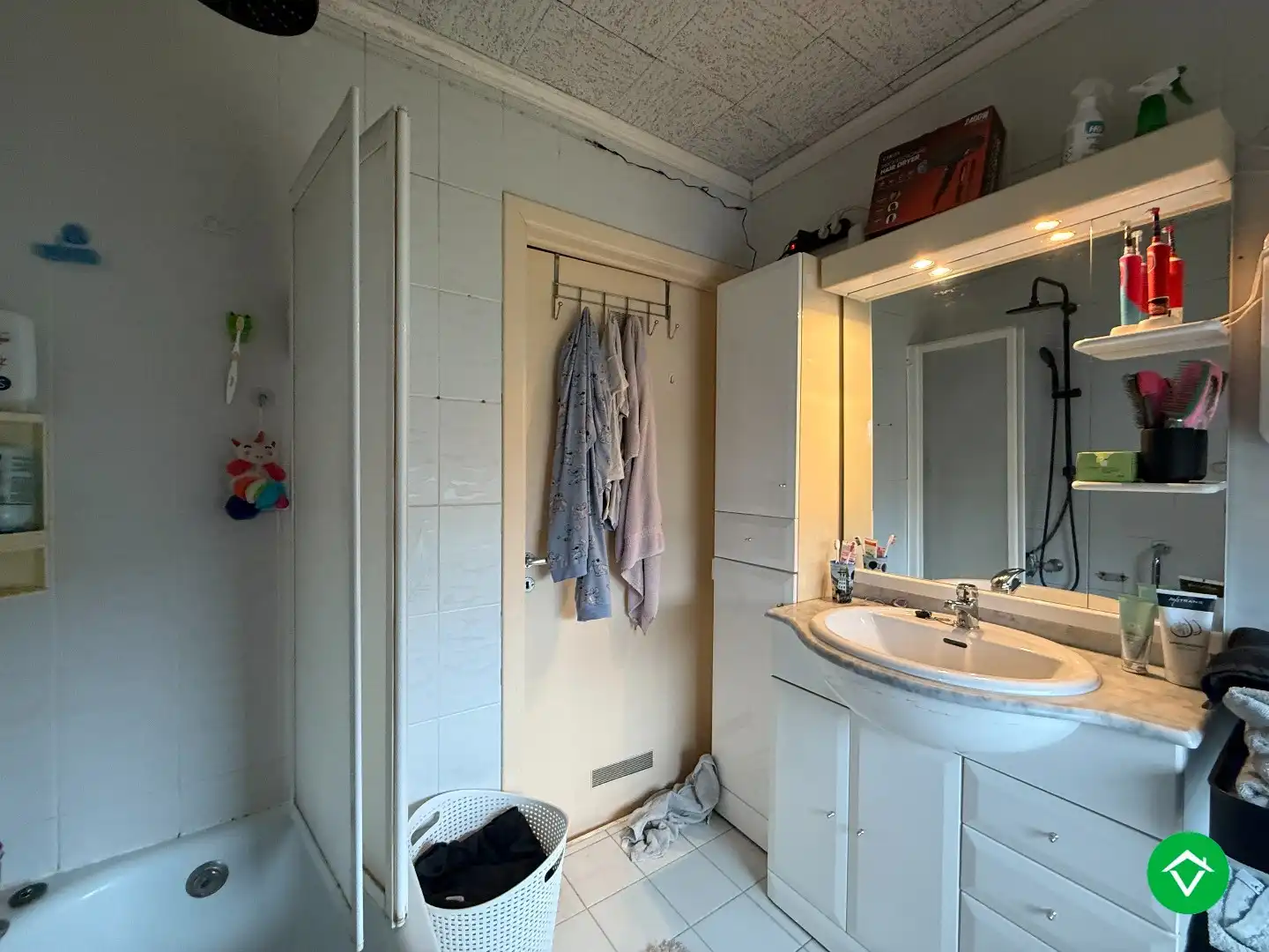 Ruime, stevige woning met 3 slaapkamers, garage en tuin te Izegem foto 14