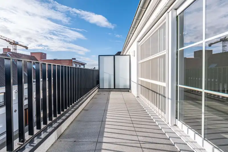 Jong, energiezuinig en modern tweeslaapkamer appartement met mooi terras op de tweede verdieping van residentie Aimé en André in hartje Waregem! foto 6
