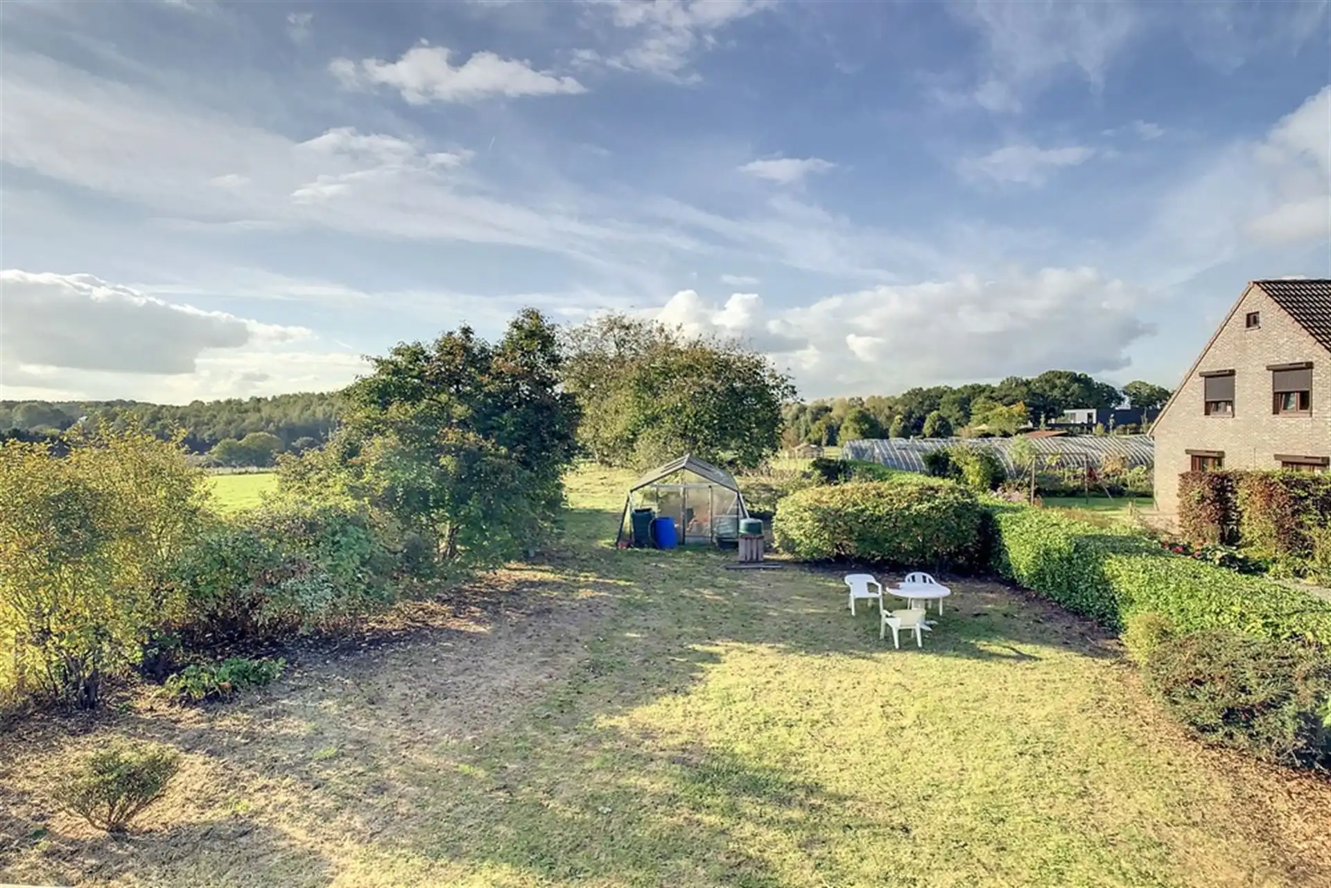 Gerenoveerde en rustig gelegen villa  foto 23