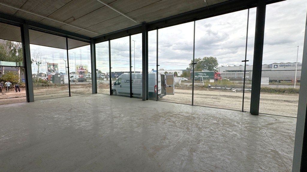 Nieuwbouw showroom met magazijn te huur aan A12 in Aartselaar foto 10