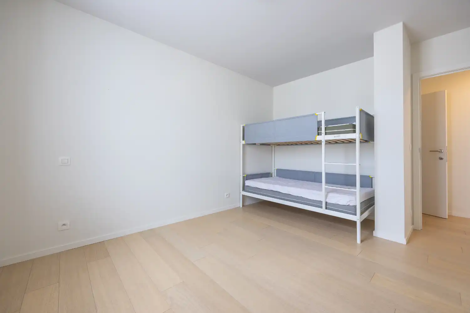 Modern gerenoveerd ruim appartement vlakbij het strand van Bredene foto 15