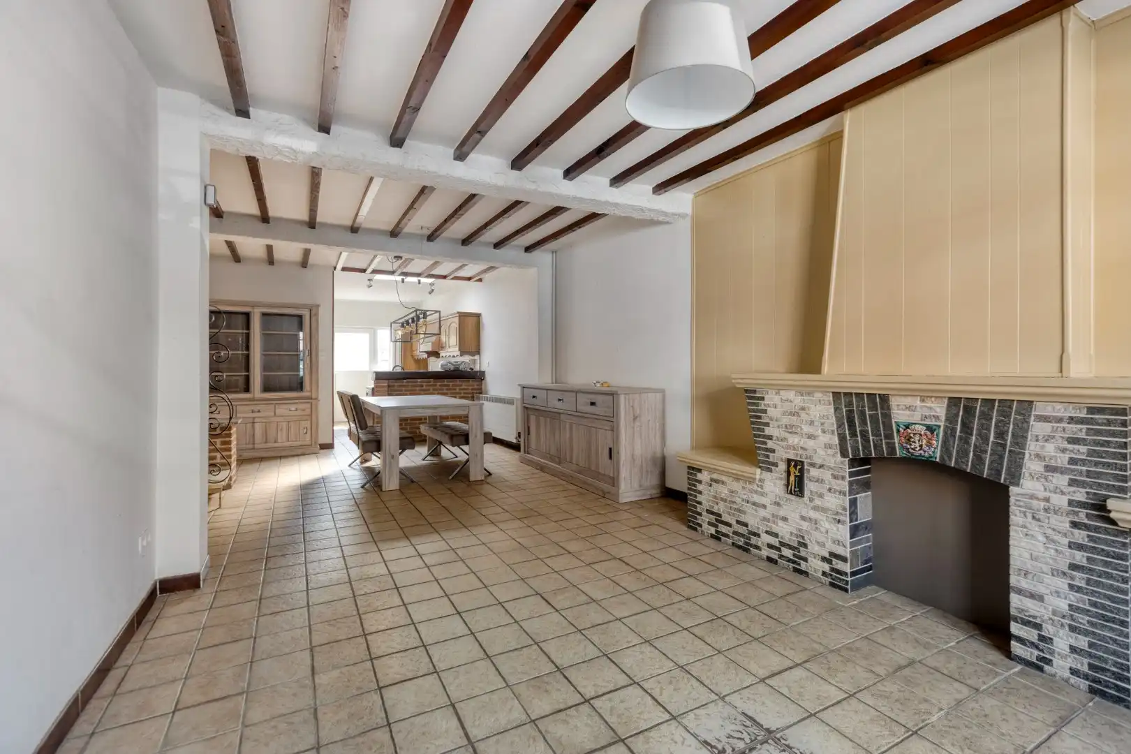 Gezellig ingerichte woning met hobbyruimte en tuin + toegang achterom foto 2