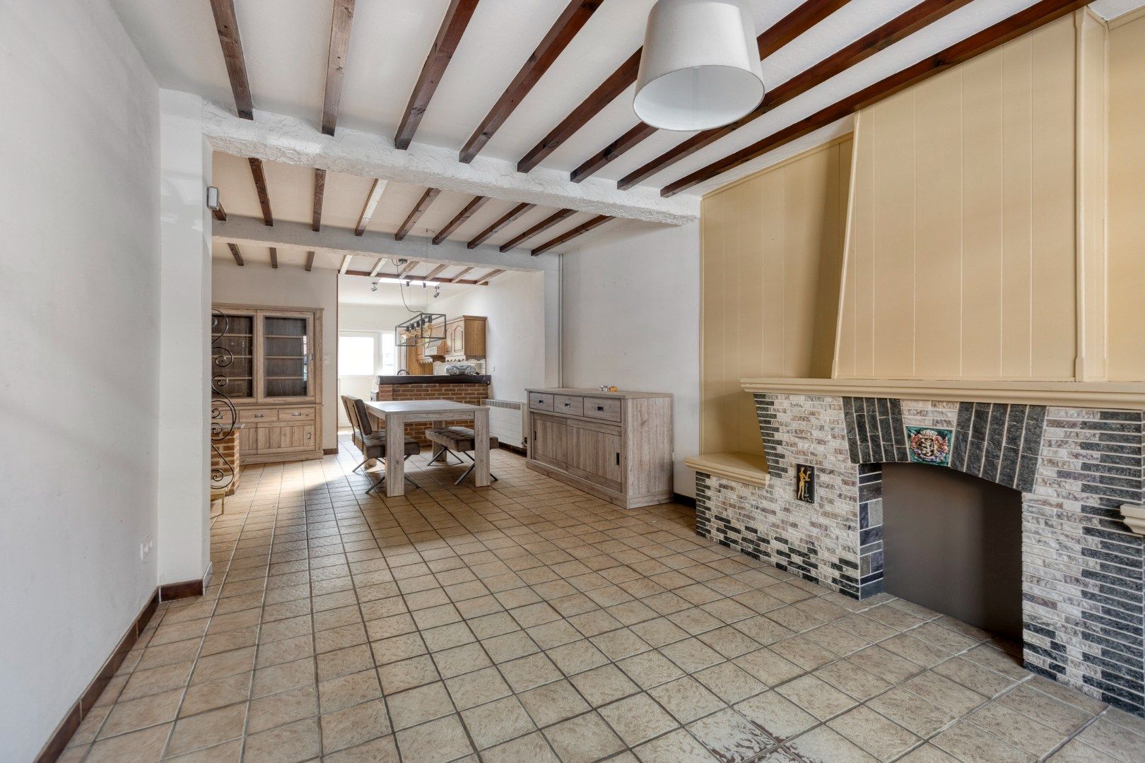 Gezellig ingerichte woning met hobbyruimte en tuin + toegang achterom foto 2