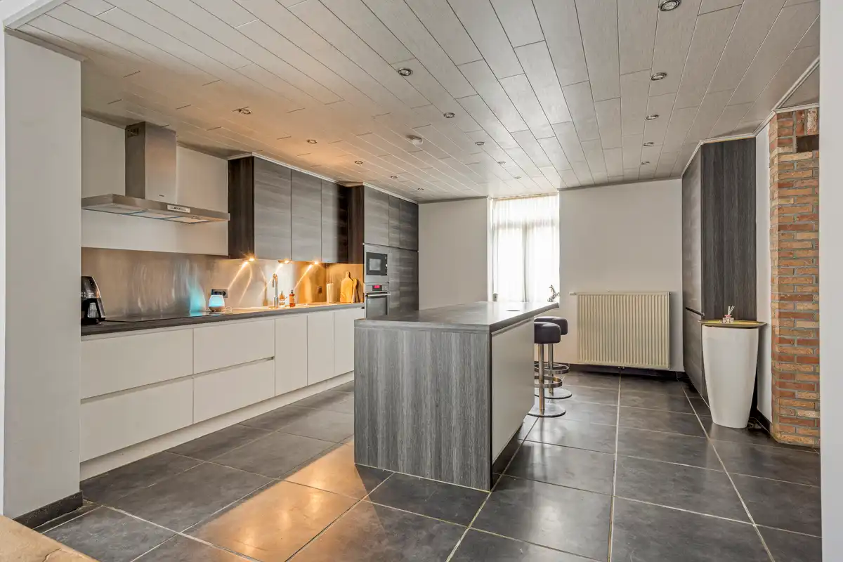 Gerenoveerde woning op een perceel van 94are foto 5