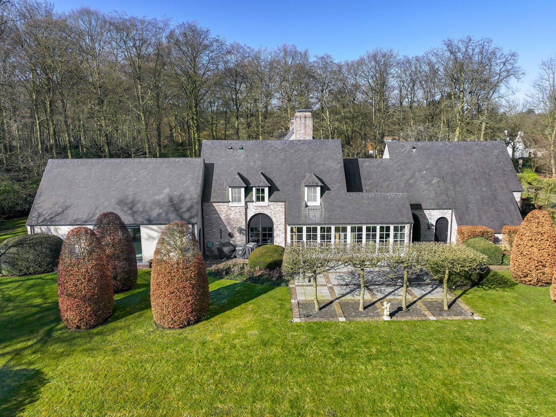 Exclusieve kasteelhoeve met zwembad op 2,7 ha grond, grenzend aan natuurgebied foto 8