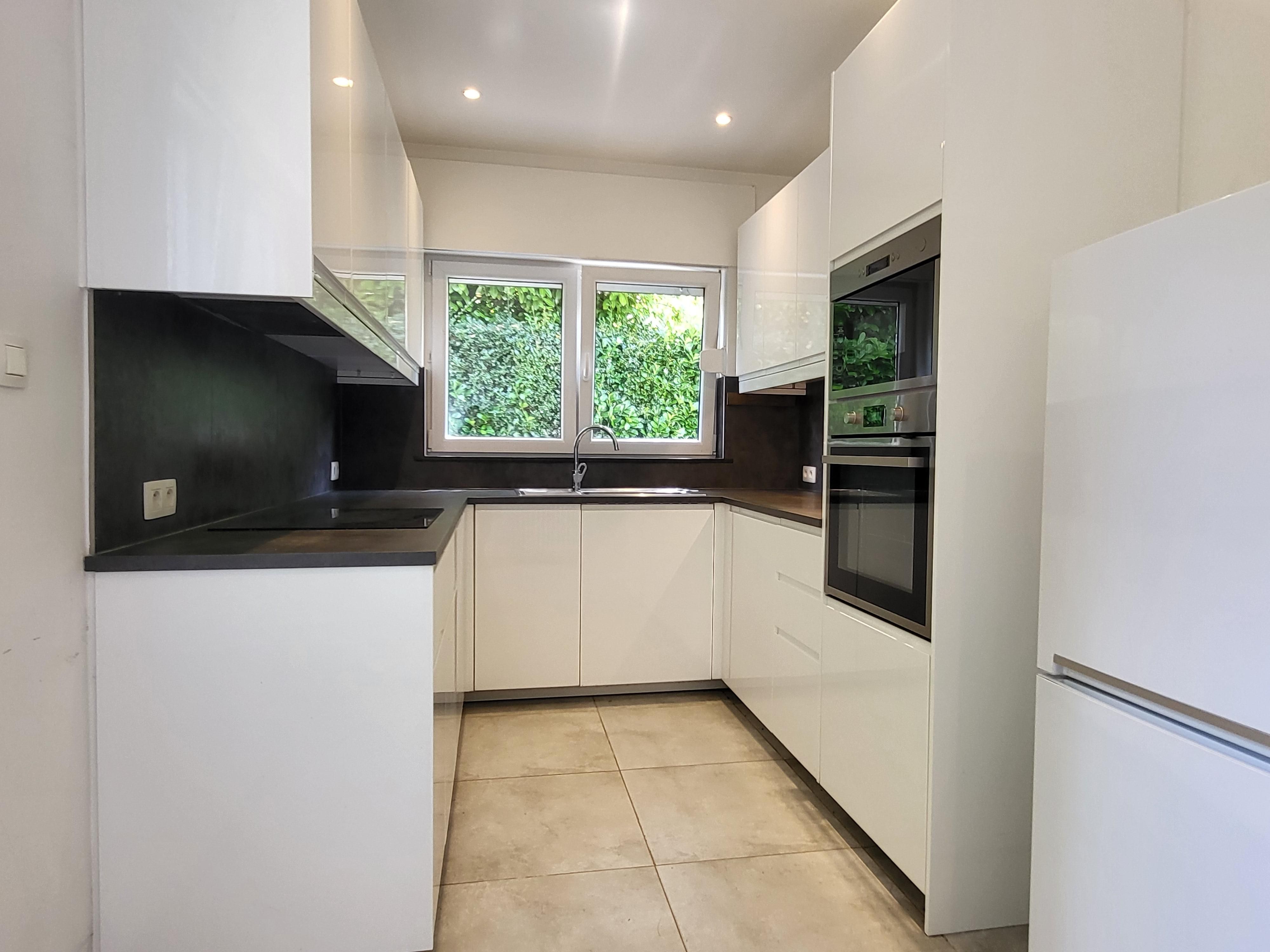 Charmante open bebouwing op 286m² gelegen in het groen met garage.  foto 12