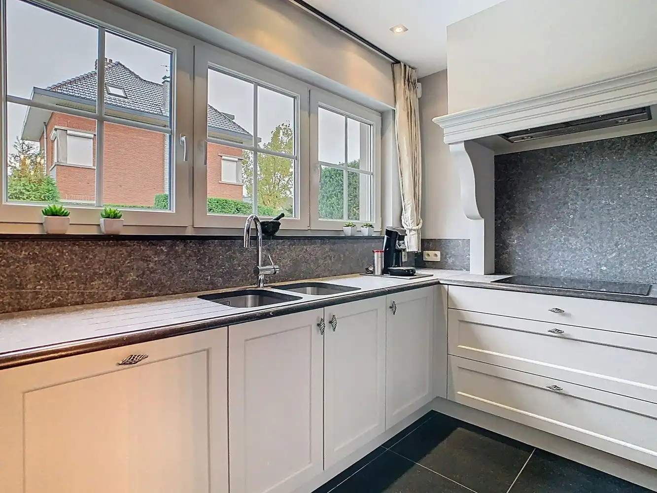 KLASSE  villa met bijzondere UITSTRALING       (momenteel privé + kantoren + kangoeroewoning) foto 14