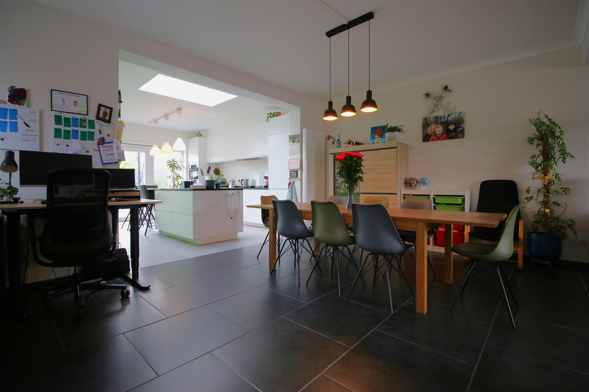 Gerenoveerde woning met 4 slpks, aparte garage en tuin foto 5