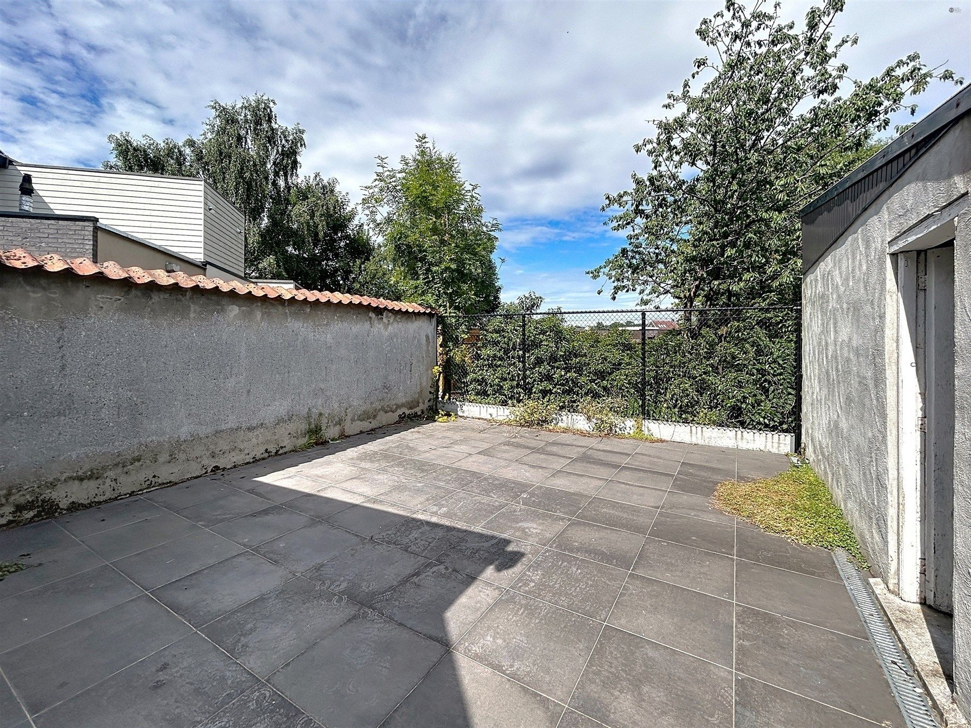 Ruime woning met 4 slp en bijgebouw (40m²) op perceel van 290m² foto 11