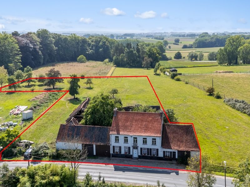 Te renoveren en te verbouwen authentieke vierkantshoeve uit de 18e eeuw foto 2