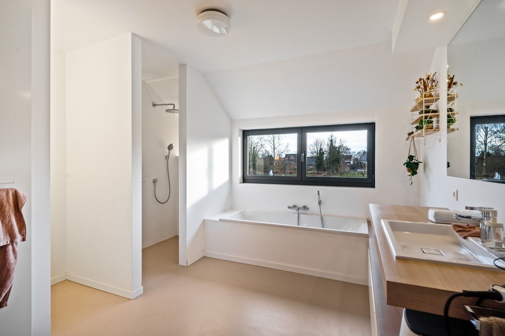 Instapklare recente woning met 5 slpkmrs in Oevel! foto 12