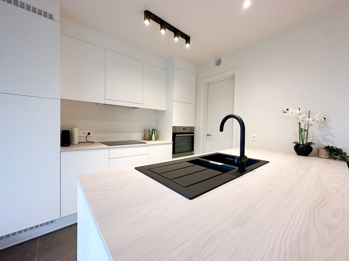 Stijlvol en lichtrijk hoekappartement in een prachtige parkomgeving foto 5