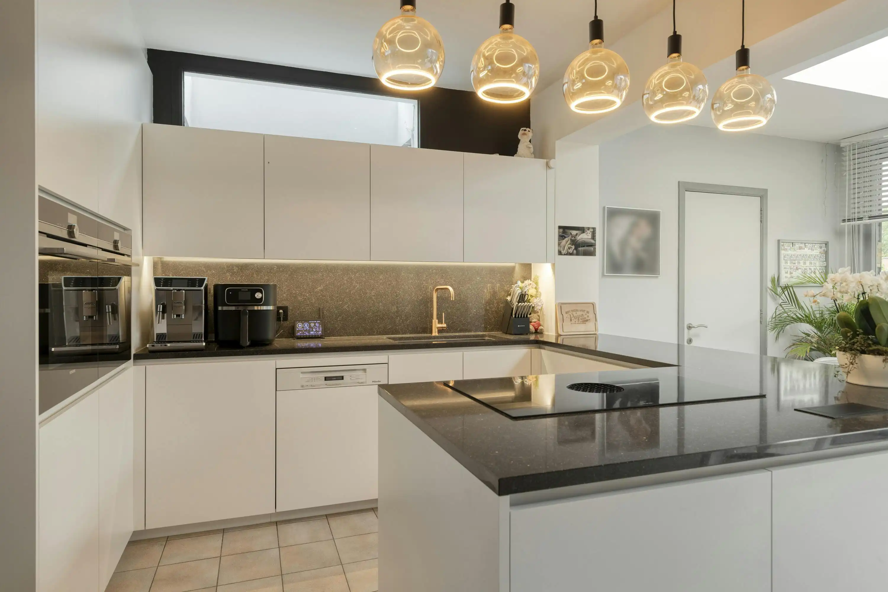 Lichtrijk halfopen huis met tuin en 5 slaapkamers te Schoten foto 7