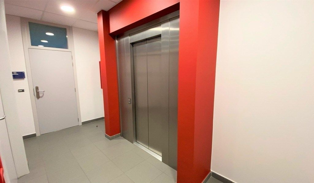 Lichtrijk kantoor te huur op zichtlocatie te Sint-Martens-Latem foto 22