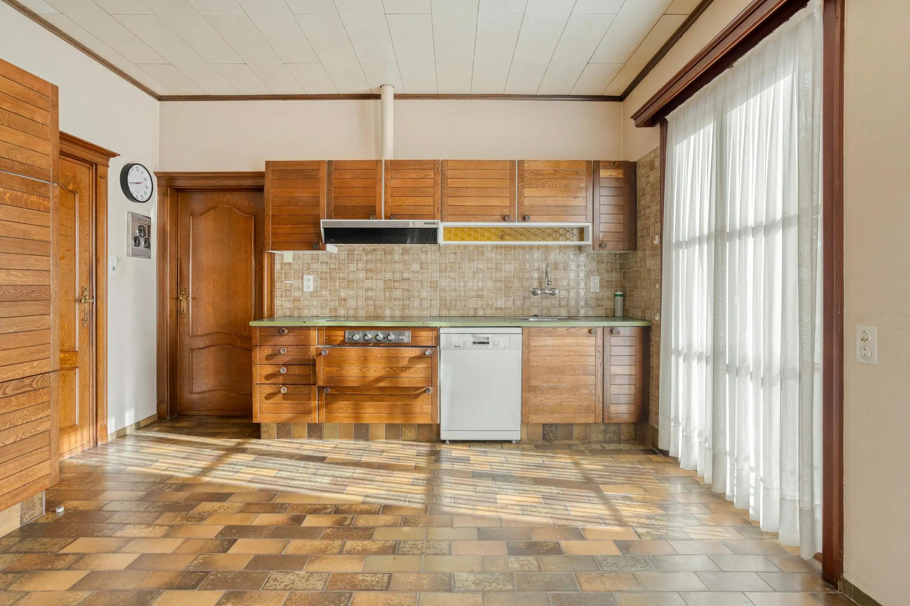 Ruime statige woning met mogelijkheden te koop in Deerlijk foto 6
