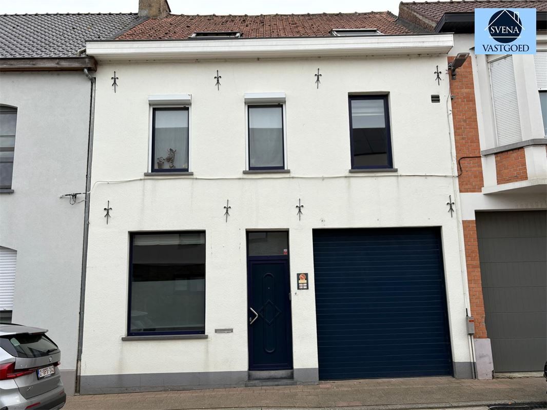 INSTAPKLARE WONING MET 5 KAMERS IN HET CENTRUM VAN MEERBEKE foto {{pictureIndex}}
