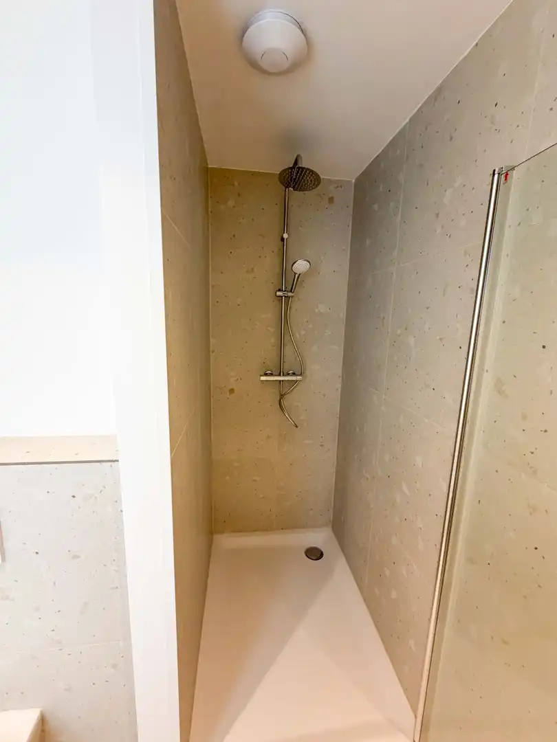 Vernieuwbouw studentenkamer privé sanitair centrum Leuven foto 4