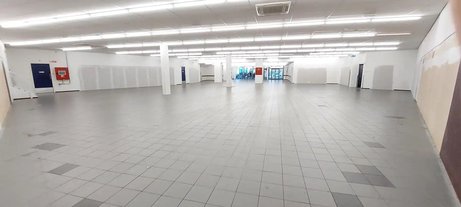 Winkelruimte van 1000m² foto {{pictureIndex}}