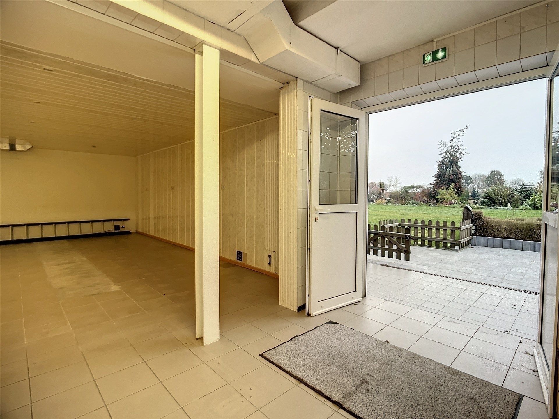 open bebouwing met 3 slaapkamers en garage op perceel van 886 m². foto 17