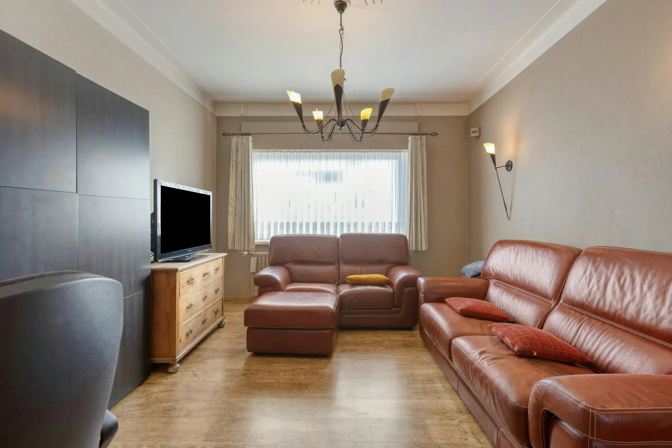 Zeer goed onderhouden handelshuis met handelsruimte en magazijn in centrum Overpelt te koop foto 7