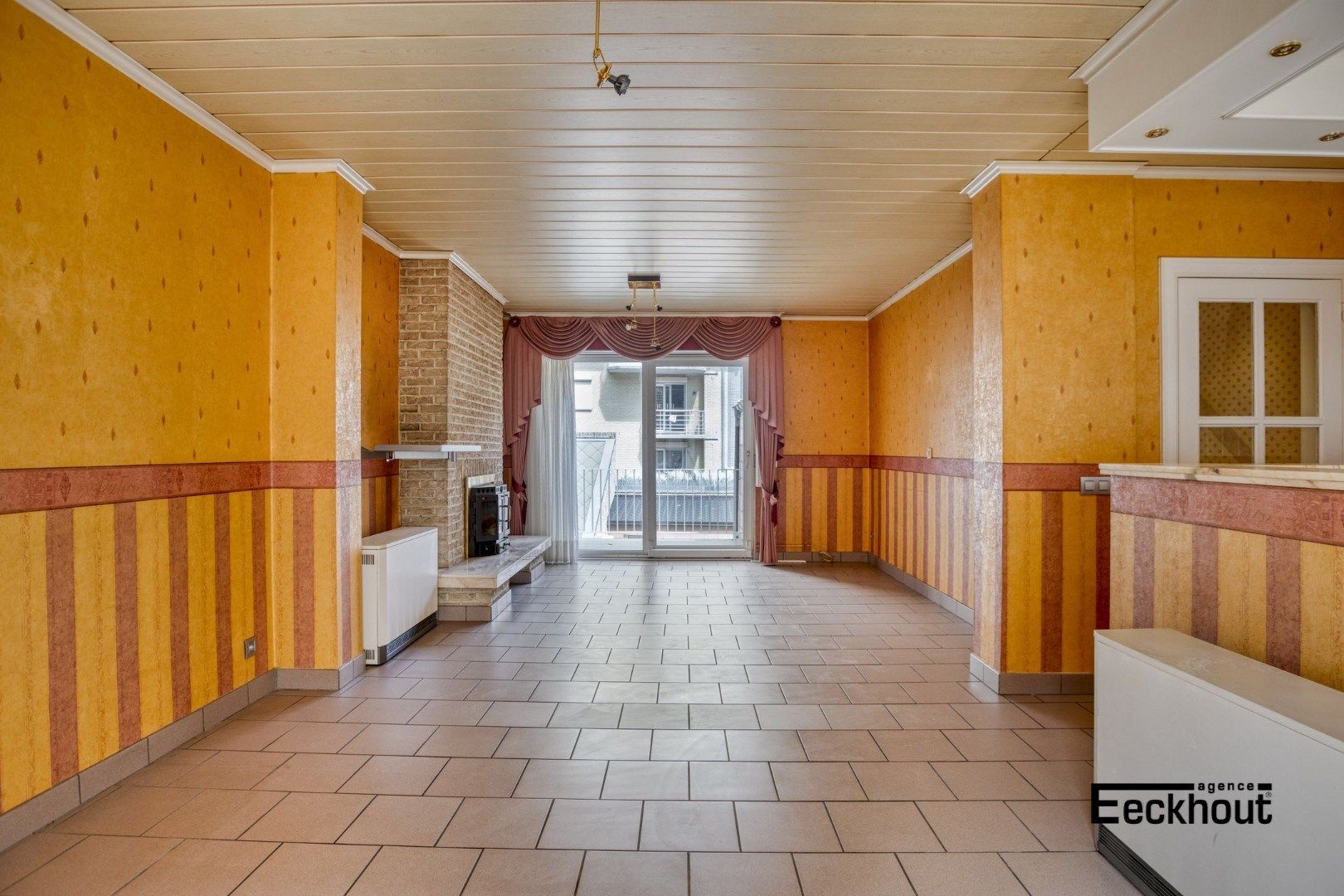 Ruime rijwoning met garage en zonnige koer op een boogscheut van het strand foto 3