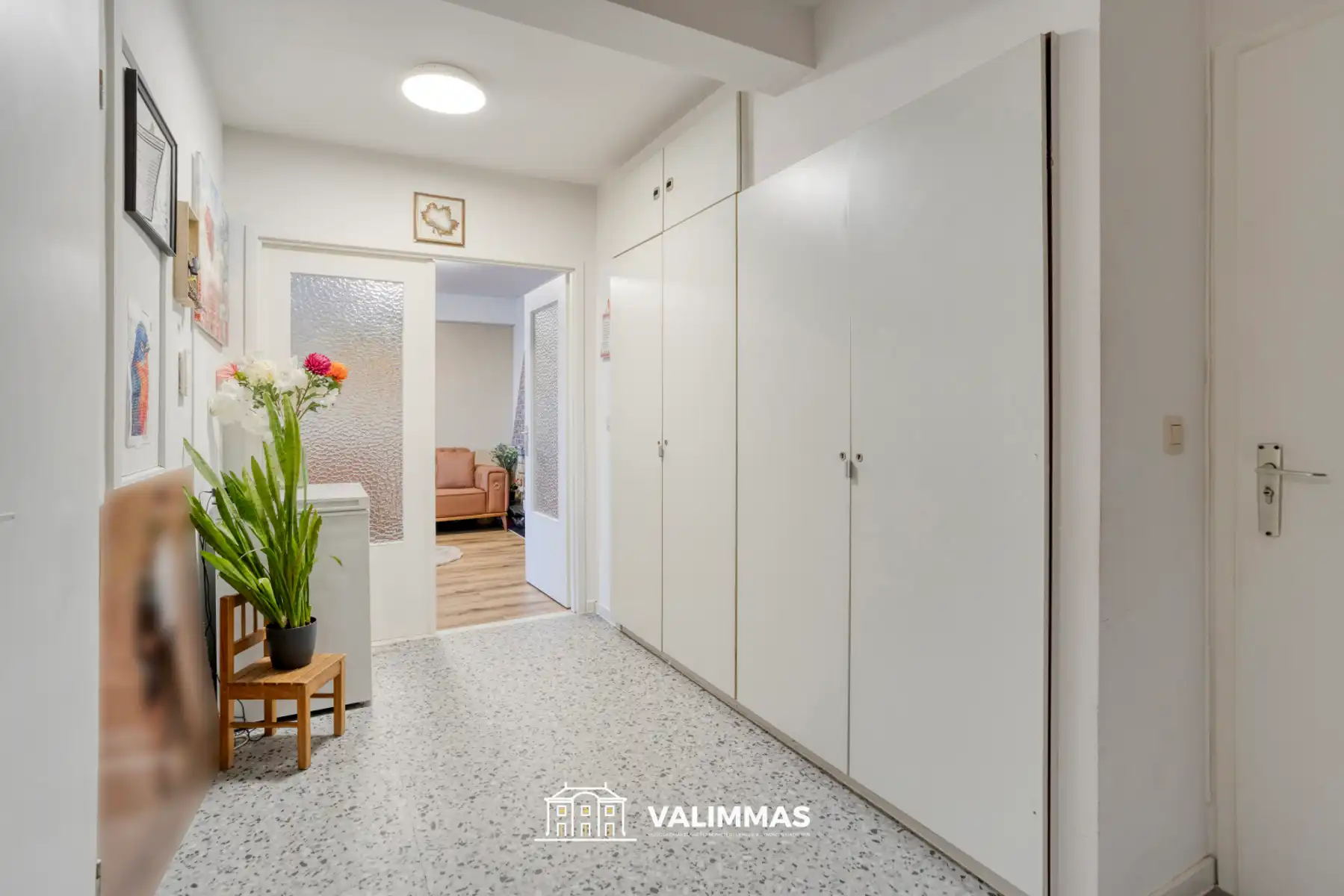 Gerenoveerd en comfortabel appartement met terras en kelder foto 3