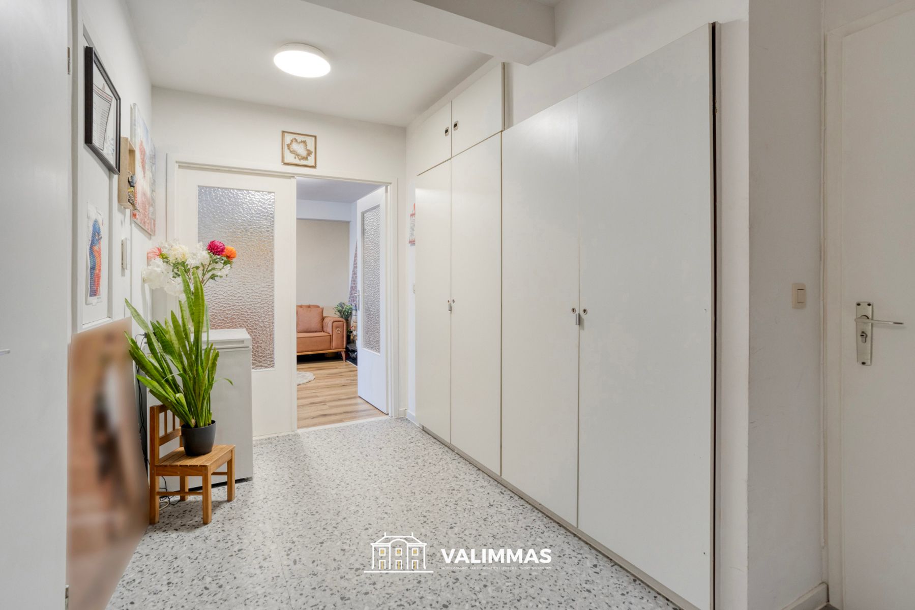 Gerenoveerd en comfortabel appartement met terras en kelder foto 3