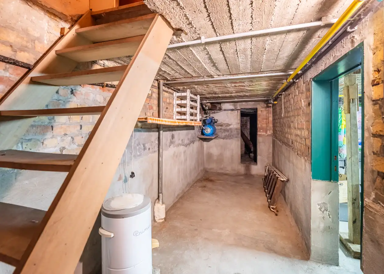 Te renoveren woning met zonnige stadstuin en veel potentieel foto 20