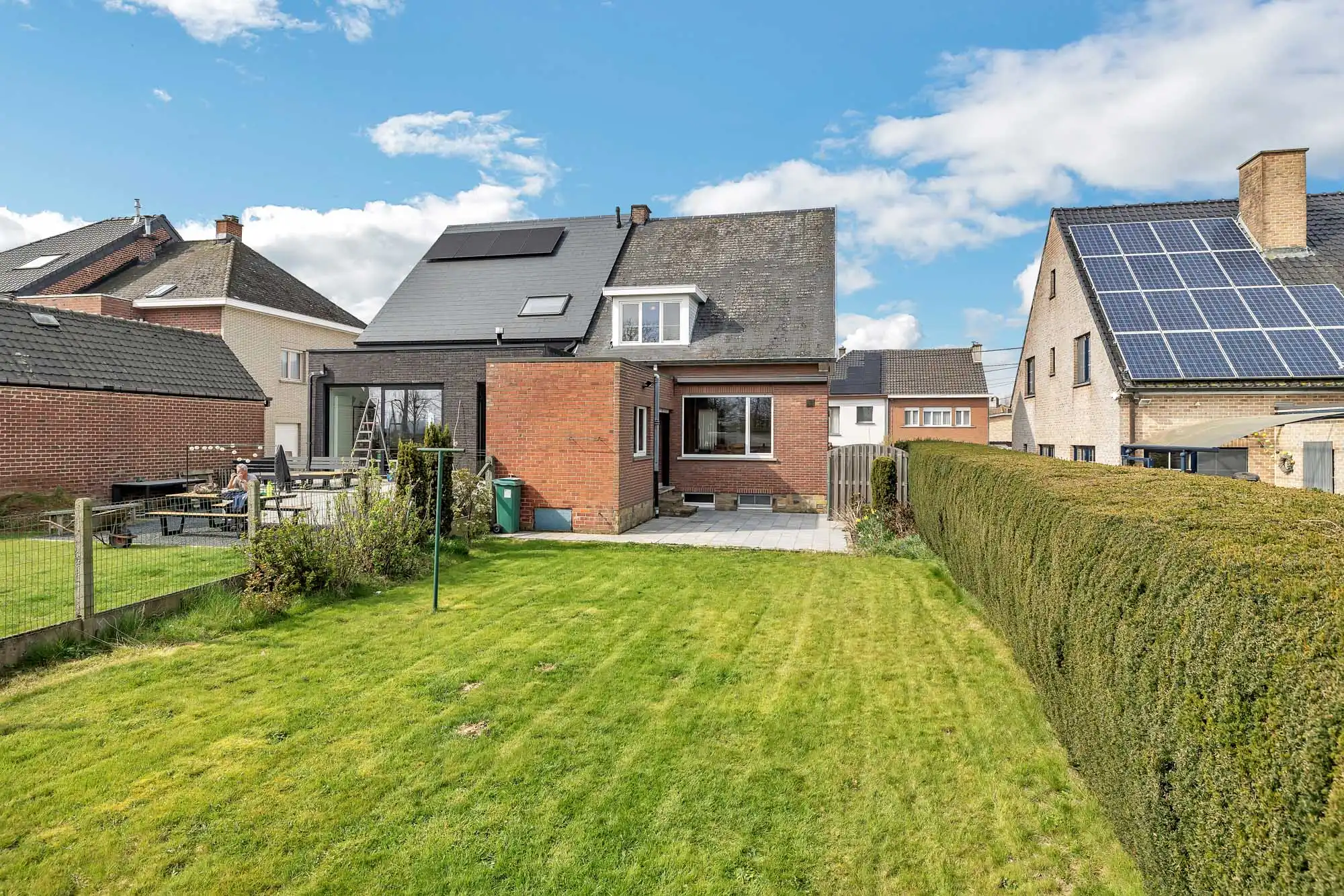 Goed onderhouden woning met garage en tuin foto 27