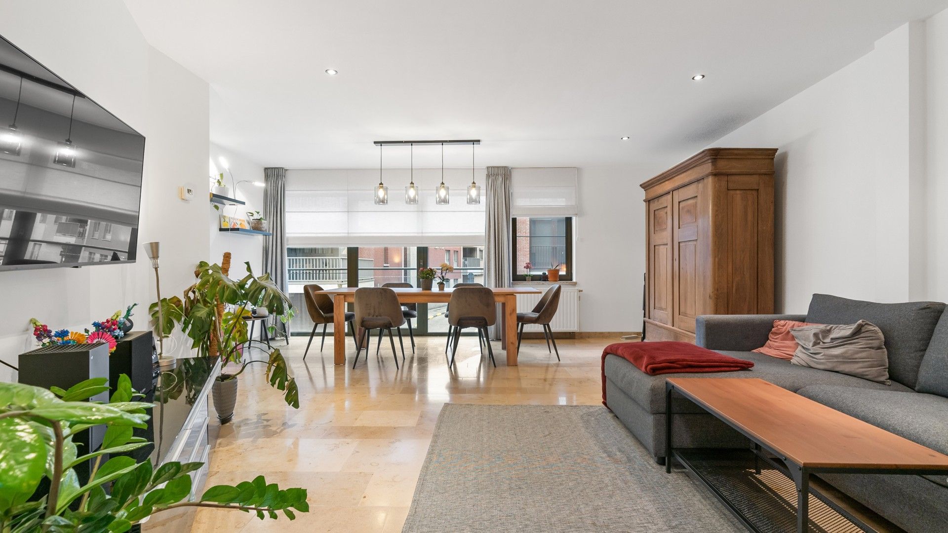 Instapklaar appartement met 2 slpkrs in Diepenbeek centrum foto {{pictureIndex}}