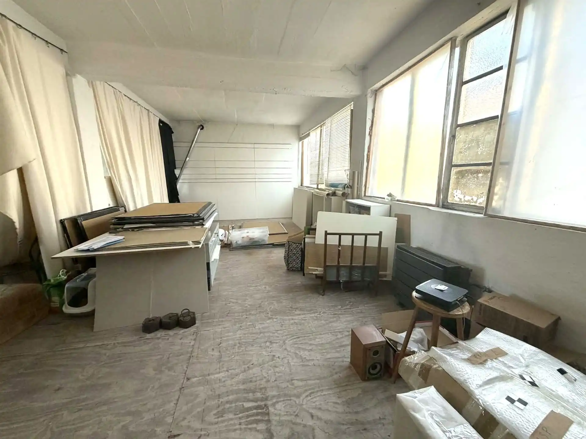 Ruime atelier te huur in Koekelberg.



 foto 4