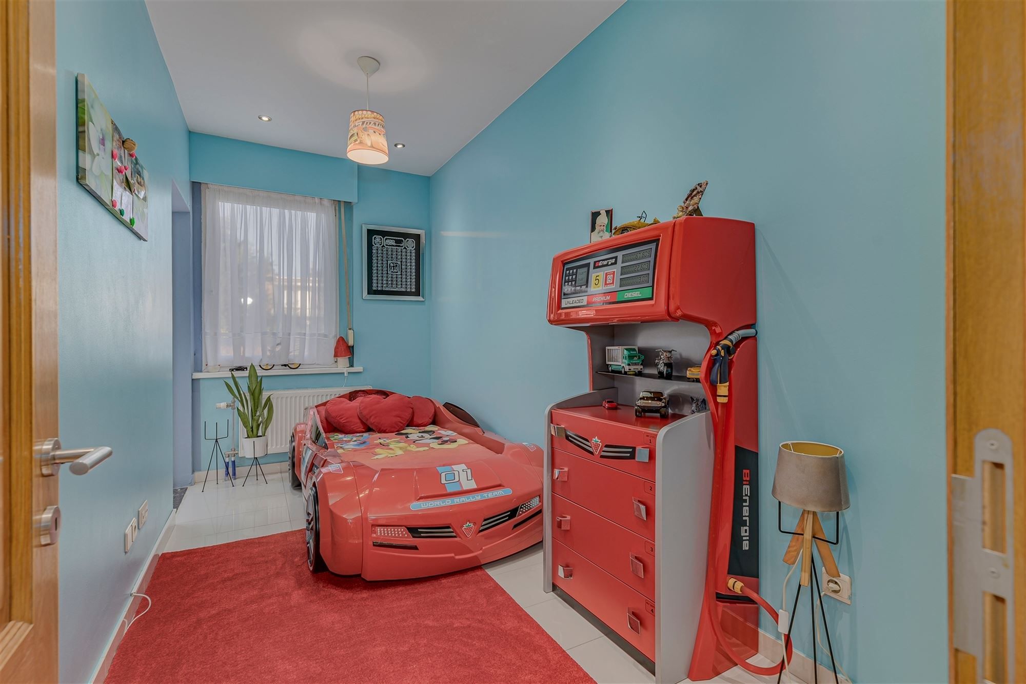 Mooi ingerichte woning met 4 slk, 2 badk en ruime stadstuin in Merksem foto 17