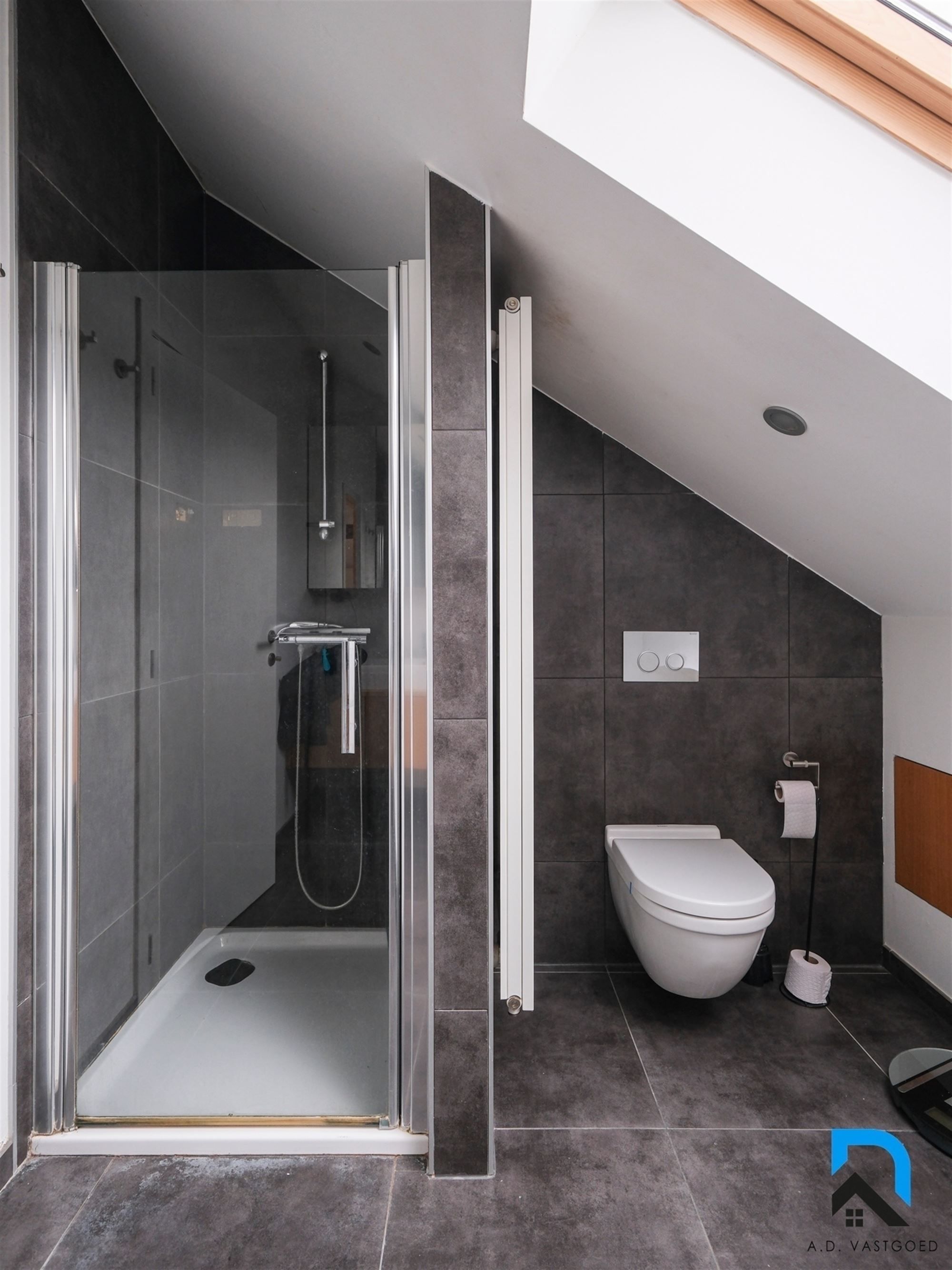 Bijzonder mooi gerenoveerde woning voorzien van 5 slaapkamers foto 17