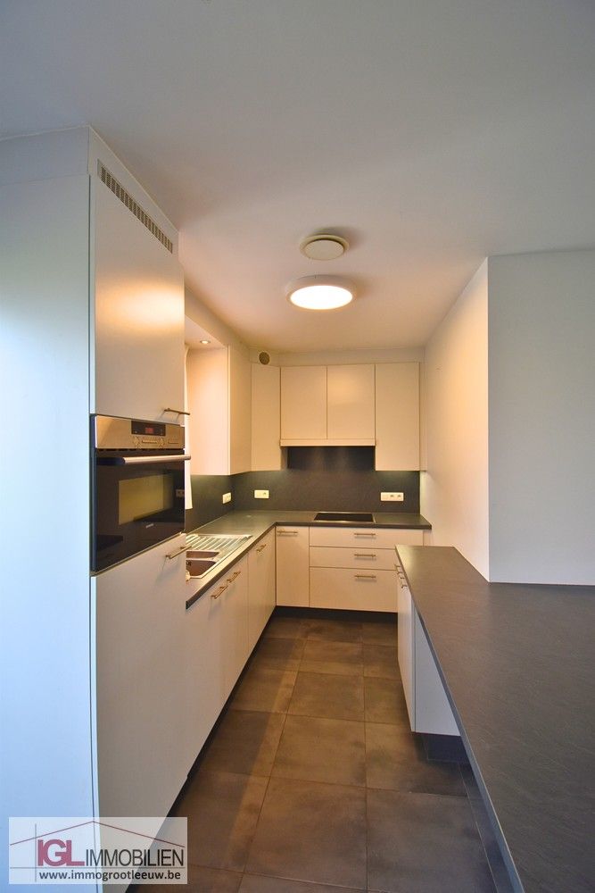 Triplex nieuwbouwappartement met 4 slaapkamers en garage foto 4